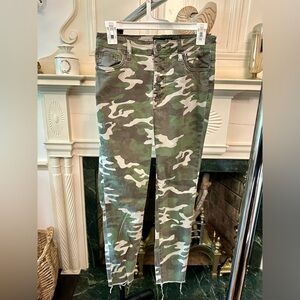 Women’s Kit from the Kloth brand camouflage jeans-Size 2 (lightly destructed)